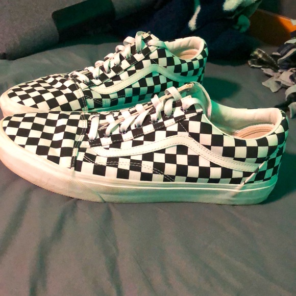 ID Checkered vans - Picture 1 of 5